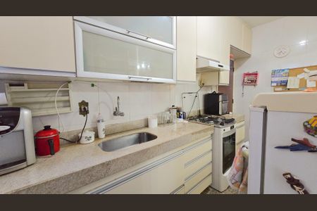 Apartamento à venda com 135m², 4 quartos e 2 vagas Apartamento à venda com 135m², 4 quartos e 2 vagasCozinha