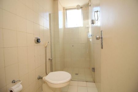 Banheiro de apartamento à venda com 1 quarto, 45m² em Santo Agostinho, Belo Horizonte