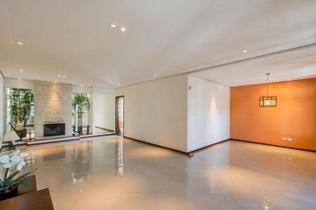 Casa à venda com 4 quartos, 330m² em Vila Paranagua, São Paulo