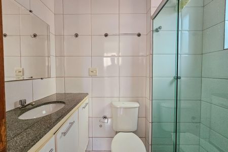 Apartamento à venda com 80m², 3 quartos e 1 vaga Apartamento à venda com 80m², 3 quartos e 1 vagaBanheiro da Suíte