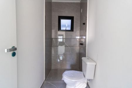 Casa à venda com 100m², 2 quartos e 2 vagas Casa à venda com 100m², 2 quartos e 2 vagasBanheiro da Suíte