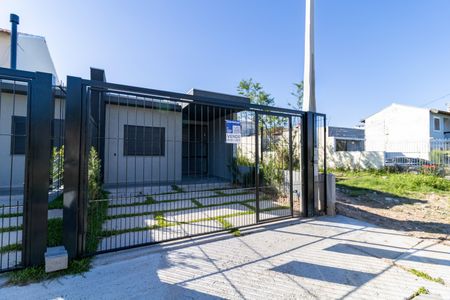 Casa à venda com 100m², 2 quartos e 2 vagas Casa à venda com 100m², 2 quartos e 2 vagasFachada