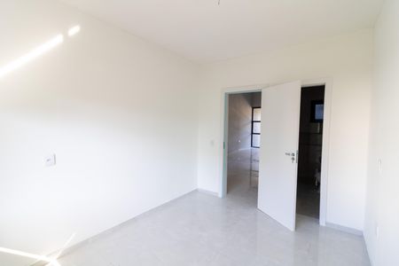 Casa à venda com 100m², 2 quartos e 2 vagas Casa à venda com 100m², 2 quartos e 2 vagasSuíte