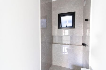 Casa à venda com 100m², 2 quartos e 2 vagas Casa à venda com 100m², 2 quartos e 2 vagasBanheiro da Suíte