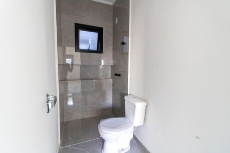 Casa à venda com 100m², 2 quartos e 2 vagas Casa à venda com 100m², 2 quartos e 2 vagasBanheiro da Suíte