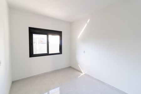 Casa à venda com 100m², 2 quartos e 2 vagas Casa à venda com 100m², 2 quartos e 2 vagasSuíte