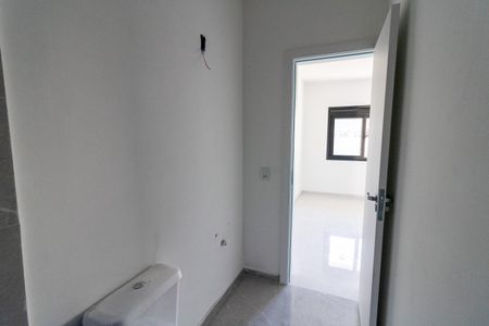 Casa à venda com 100m², 2 quartos e 2 vagas Casa à venda com 100m², 2 quartos e 2 vagasBanheiro da Suíte