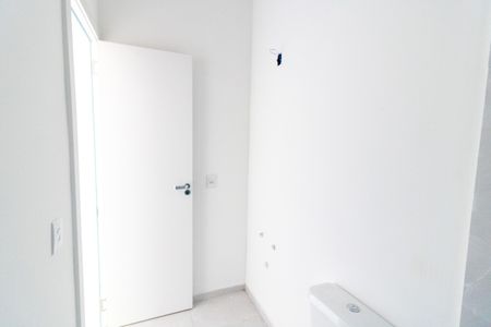 Casa à venda com 100m², 2 quartos e 2 vagas Casa à venda com 100m², 2 quartos e 2 vagasBanheiro