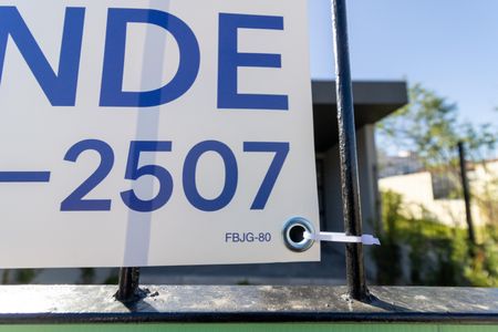 Casa à venda com 100m², 2 quartos e 2 vagas Casa à venda com 100m², 2 quartos e 2 vagasPlaquinha