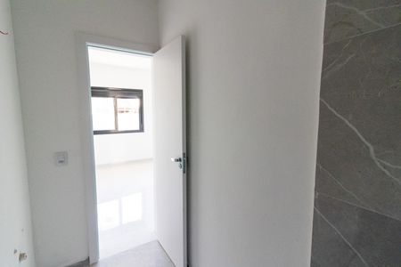 Casa à venda com 100m², 2 quartos e 2 vagas Casa à venda com 100m², 2 quartos e 2 vagasBanheiro da Suíte