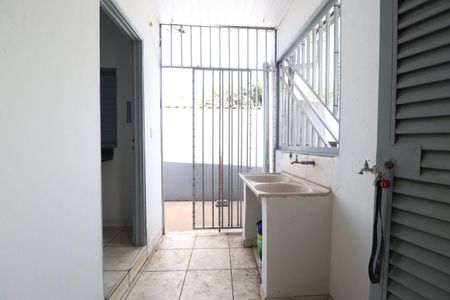 Casa para alugar com 76m², 2 quartos e sem vagaÁrea de Serviço