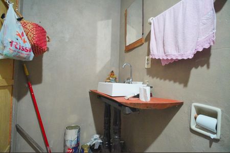 Casa à venda com 196m², 2 quartos e 2 vagasBanheiro 2