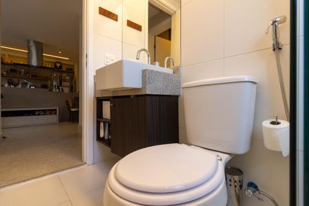 Apartamento para alugar com 70m², 2 quartos e 2 vagas Apartamento para alugar com 70m², 2 quartos e 2 vagasBanheiro