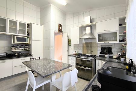 Casa para alugar com 200m², 4 quartos e 2 vagas Casa para alugar com 200m², 4 quartos e 2 vagasCozinha