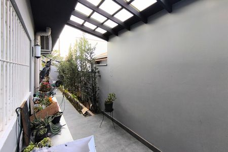 Casa para alugar com 200m², 4 quartos e 2 vagas Casa para alugar com 200m², 4 quartos e 2 vagasCorredor Externo