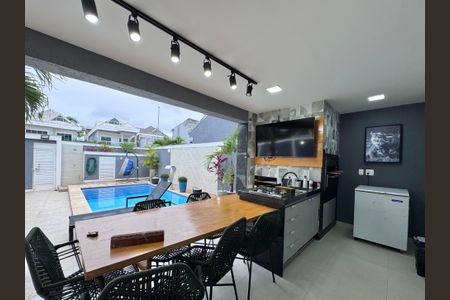 Casa de condomínio para alugar com 279m², 3 quartos e 2 vagas Casa de condomínio para alugar com 279m², 3 quartos e 2 vagasÁrea Externa