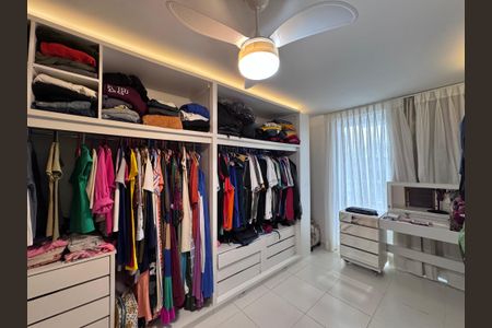 Casa de condomínio para alugar com 279m², 3 quartos e 2 vagas Casa de condomínio para alugar com 279m², 3 quartos e 2 vagasCloset da suíte 1