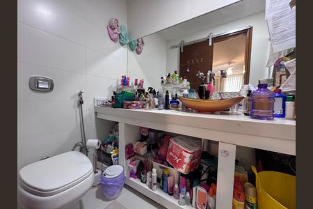 Casa de condomínio para alugar com 279m², 3 quartos e 2 vagas Casa de condomínio para alugar com 279m², 3 quartos e 2 vagasBanheiro 1 da Suíte 2