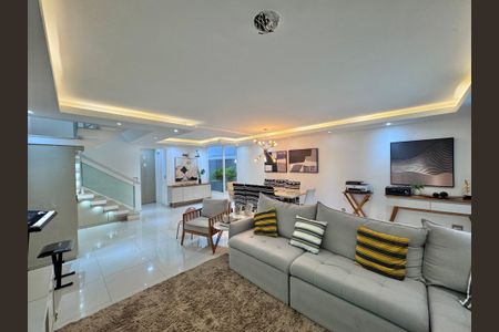 Sala de casa de condomínio para alugar com 3 quartos, 279m² em Recreio dos Bandeirantes, Rio de Janeiro
