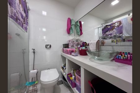 Casa de condomínio para alugar com 279m², 3 quartos e 2 vagas Casa de condomínio para alugar com 279m², 3 quartos e 2 vagasBanheiro 2 da Suíte 2