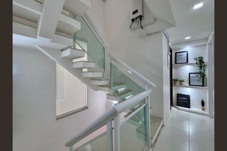 Casa de condomínio para alugar com 279m², 3 quartos e 2 vagas Casa de condomínio para alugar com 279m², 3 quartos e 2 vagasCorredor