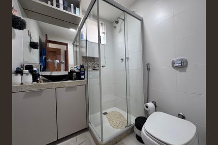 Casa de condomínio para alugar com 279m², 3 quartos e 2 vagas Casa de condomínio para alugar com 279m², 3 quartos e 2 vagasBanheiro da Suíte 1