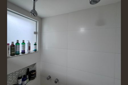 Casa de condomínio para alugar com 279m², 3 quartos e 2 vagas Casa de condomínio para alugar com 279m², 3 quartos e 2 vagasBanheiro 1 da Suíte 2