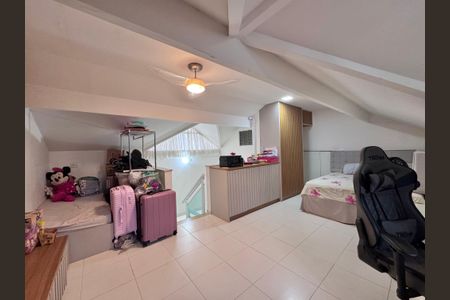 Casa de condomínio para alugar com 279m², 3 quartos e 2 vagas Casa de condomínio para alugar com 279m², 3 quartos e 2 vagasSótão