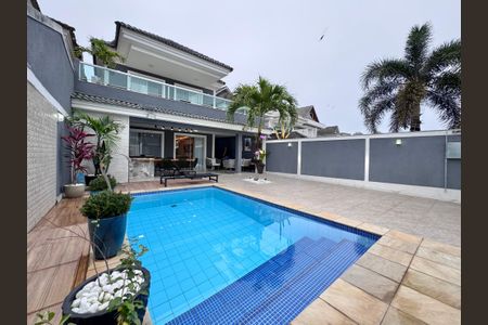 Casa de condomínio para alugar com 279m², 3 quartos e 2 vagas Casa de condomínio para alugar com 279m², 3 quartos e 2 vagasÁrea Externa