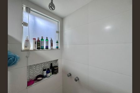 Casa de condomínio para alugar com 279m², 3 quartos e 2 vagas Casa de condomínio para alugar com 279m², 3 quartos e 2 vagasBanheiro 1 da Suíte 2