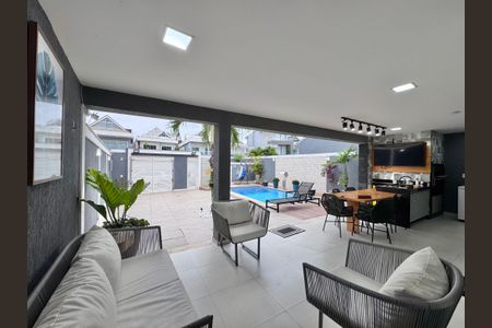 Casa de condomínio para alugar com 279m², 3 quartos e 2 vagas Casa de condomínio para alugar com 279m², 3 quartos e 2 vagasÁrea Externa