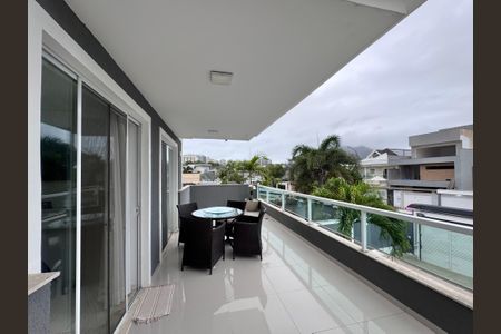 Casa de condomínio para alugar com 279m², 3 quartos e 2 vagas Casa de condomínio para alugar com 279m², 3 quartos e 2 vagasVaranda da Suíte 1