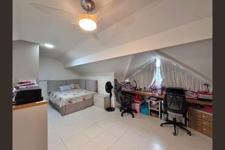 Casa de condomínio para alugar com 279m², 3 quartos e 2 vagas Casa de condomínio para alugar com 279m², 3 quartos e 2 vagasSótão