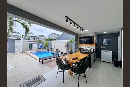 Casa de condomínio para alugar com 279m², 3 quartos e 2 vagas Casa de condomínio para alugar com 279m², 3 quartos e 2 vagasÁrea Externa