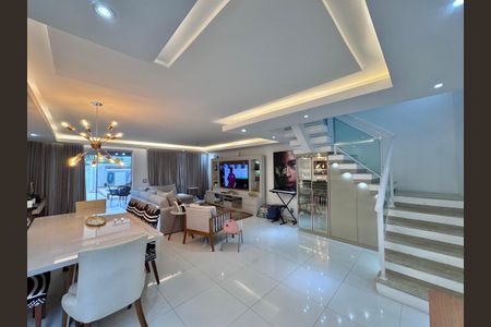 Casa de condomínio para alugar com 279m², 3 quartos e 2 vagasSala