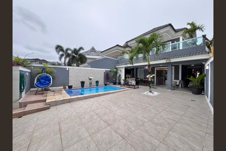 Casa de condomínio para alugar com 279m², 3 quartos e 2 vagas Casa de condomínio para alugar com 279m², 3 quartos e 2 vagasÁrea Externa