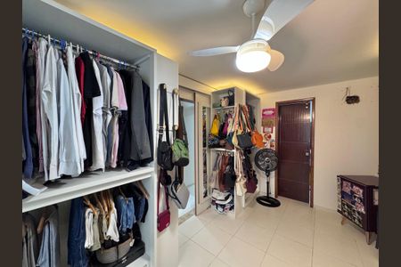 Casa de condomínio para alugar com 279m², 3 quartos e 2 vagas Casa de condomínio para alugar com 279m², 3 quartos e 2 vagasCloset da suíte 1