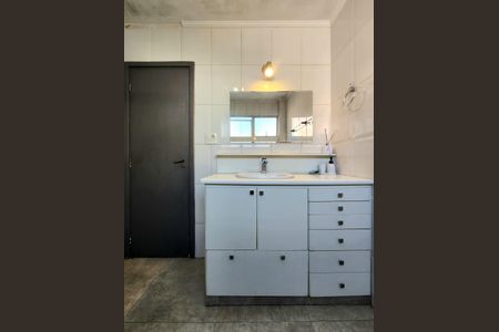 Apartamento à venda com 77m², 2 quartos e 1 vaga Apartamento à venda com 77m², 2 quartos e 1 vagaBanheiro