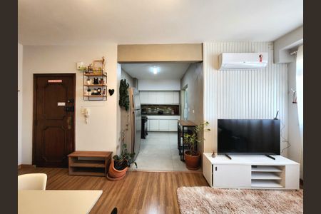 Apartamento à venda com 77m², 2 quartos e 1 vaga Apartamento à venda com 77m², 2 quartos e 1 vagaSala