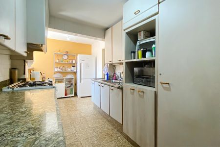 Apartamento à venda com 185m², 4 quartos e 2 vagas Apartamento à venda com 185m², 4 quartos e 2 vagasCozinha