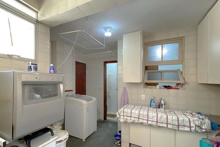 Apartamento à venda com 185m², 4 quartos e 2 vagas Apartamento à venda com 185m², 4 quartos e 2 vagasÁrea de Serviço