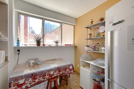 Apartamento à venda com 185m², 4 quartos e 2 vagas Apartamento à venda com 185m², 4 quartos e 2 vagasÁrea de Serviço