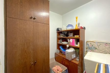 Apartamento à venda com 185m², 4 quartos e 2 vagas Apartamento à venda com 185m², 4 quartos e 2 vagasQuarto de Serviço