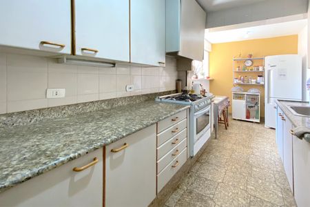 Apartamento à venda com 185m², 4 quartos e 2 vagas Apartamento à venda com 185m², 4 quartos e 2 vagasCozinha