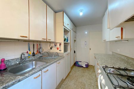 Apartamento à venda com 185m², 4 quartos e 2 vagas Apartamento à venda com 185m², 4 quartos e 2 vagasCozinha