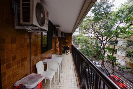 Apartamento à venda com 88m², 3 quartos e 1 vaga Apartamento à venda com 88m², 3 quartos e 1 vagaVaranda