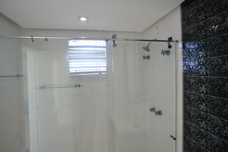 Casa de condomínio à venda com 1370m², 5 quartos e 10 vagas Casa de condomínio à venda com 1370m², 5 quartos e 10 vagasBanheiro Social