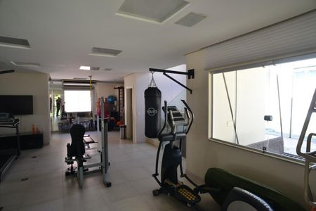 Casa de condomínio à venda com 1370m², 5 quartos e 10 vagas Casa de condomínio à venda com 1370m², 5 quartos e 10 vagasÁrea comum - Sala de Musculação