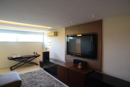 Casa de condomínio à venda com 1370m², 5 quartos e 10 vagas Casa de condomínio à venda com 1370m², 5 quartos e 10 vagasSala 4