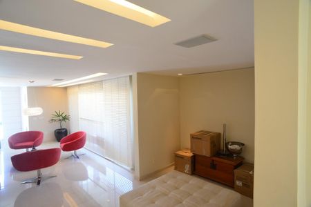 Casa de condomínio à venda com 1370m², 5 quartos e 10 vagas Casa de condomínio à venda com 1370m², 5 quartos e 10 vagasSala 2